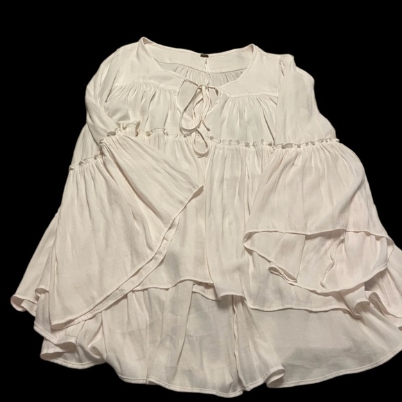 Free people gorgeous white flowy top - Picture 1 of 1